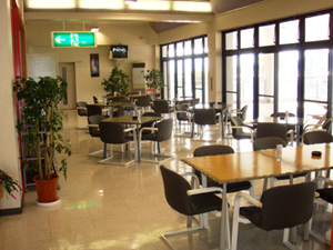 クラブハウス２階　軽食・喫茶「ポレポレ」
